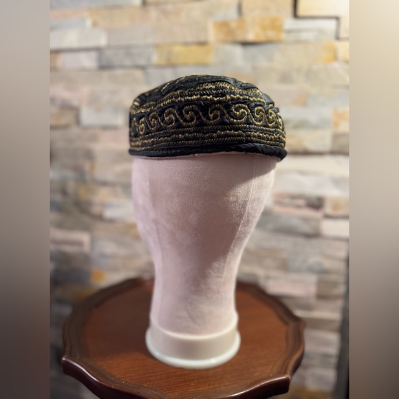 Muslim Kufi Embroidered Black & Gold Topi Islamic Prayer Cap Alladin Arabic 58cm - Picture 3 of 4